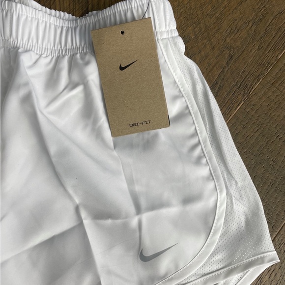 Nike Women’s Brief Lined Shorts - Picture 2 of 2